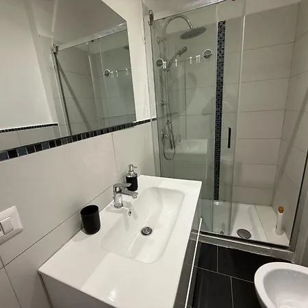 Elizabeth's * روما